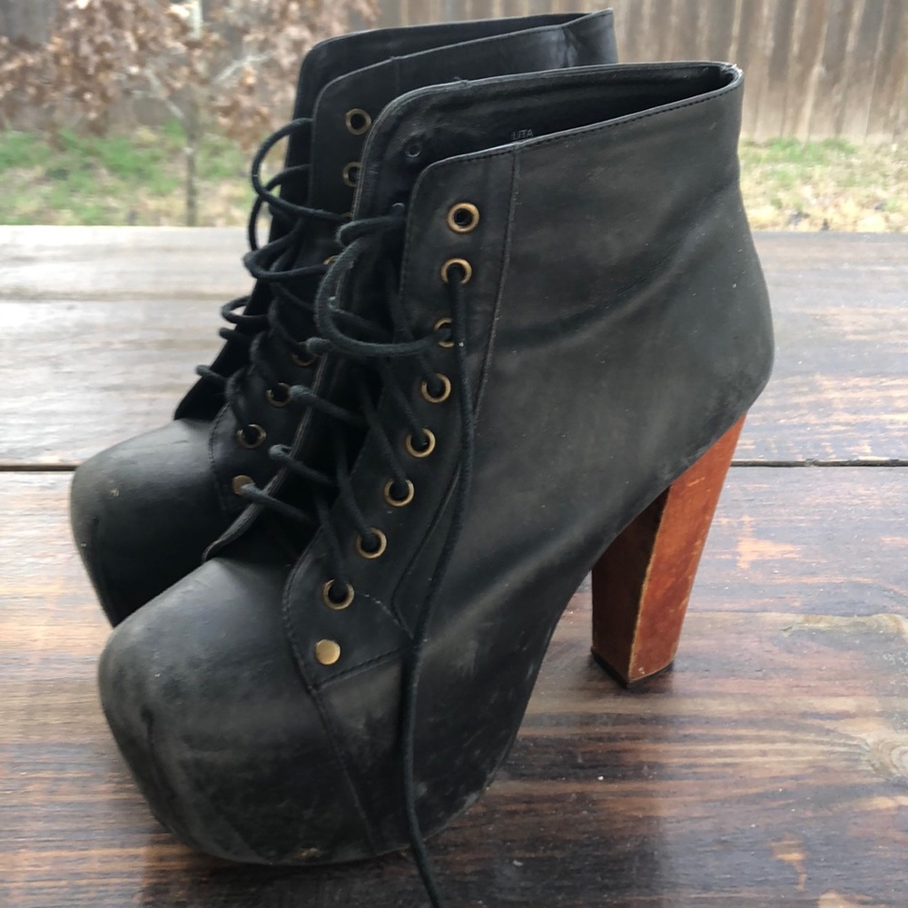 James Campbell size 7 heels